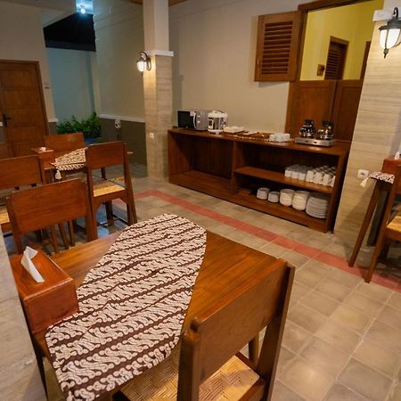 Yuwono Hotel & Villa Malioboro Джок'якарта Екстер'єр фото