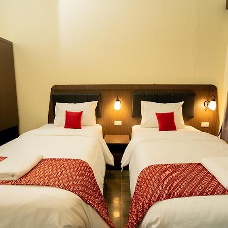 Yuwono Hotel & Villa Malioboro Джок'якарта Екстер'єр фото