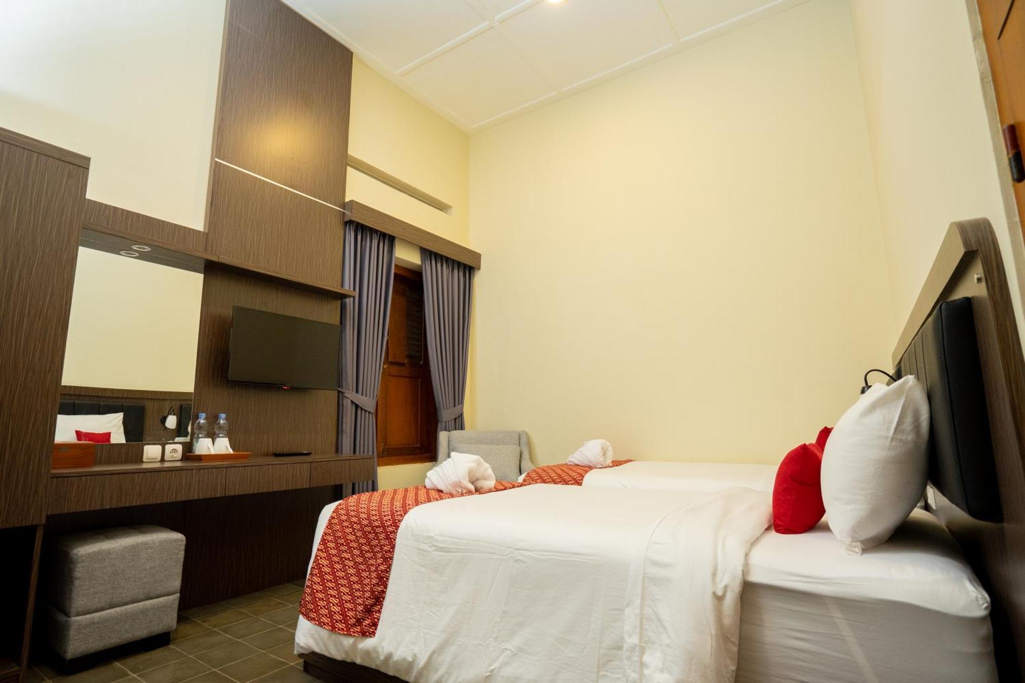 Yuwono Hotel & Villa Malioboro Джок'якарта Екстер'єр фото