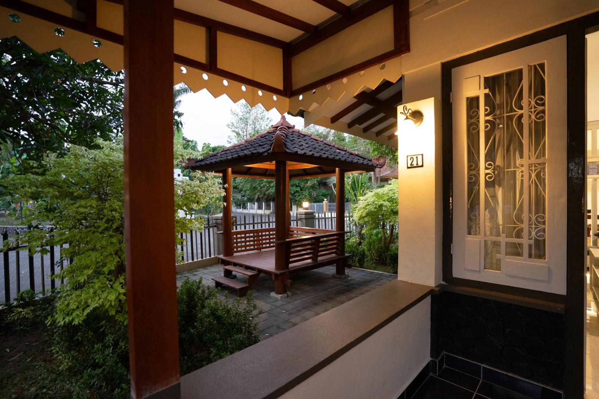 Yuwono Hotel & Villa Malioboro Джок'якарта Екстер'єр фото